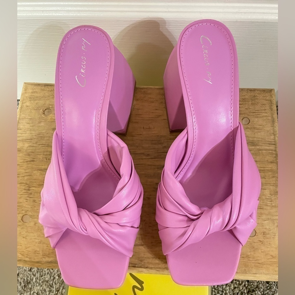 CIRCUS NY Fiji Flower Marianna Sandals - Picture 4 of 12